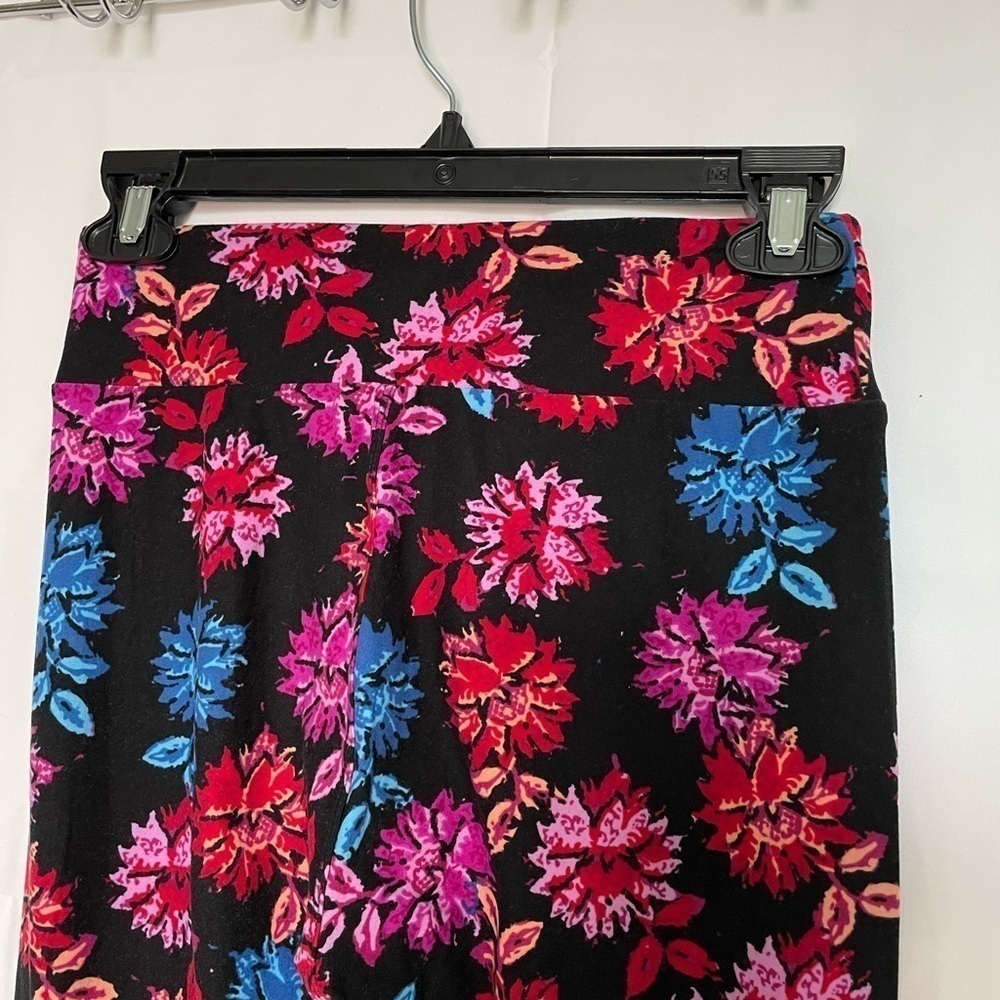Lularoe Black floral Leggings​​​​​​​​​​​​ - Picture 4 of 6